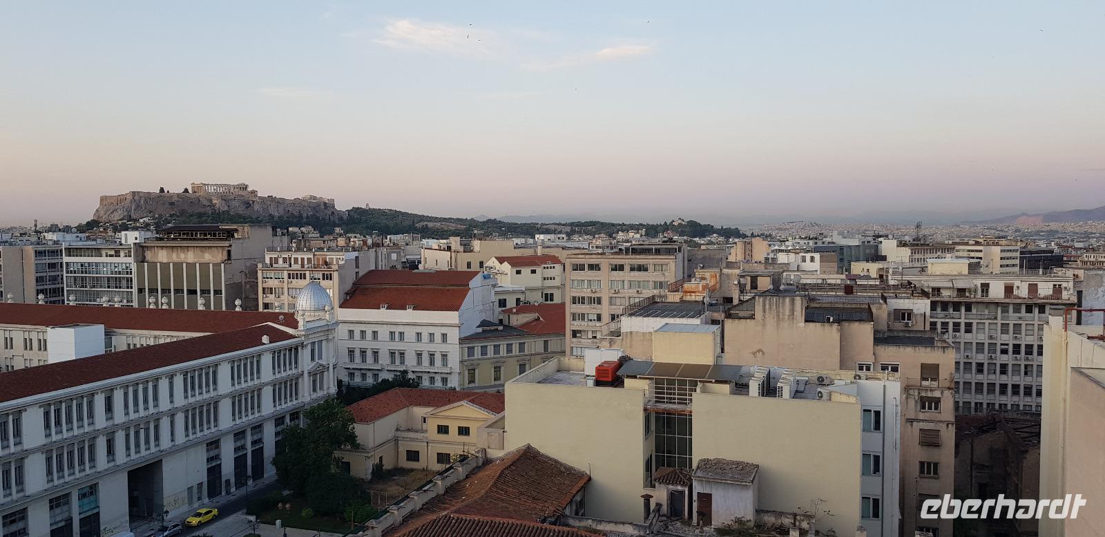Frühstück im Hotel Titania mit Blick auf die Akropolis