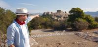 Reiseleiter Jacob Spangenberg auf dem Filopappou Hügel mit Blick auf die Akropolis