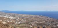 Blick auf den Flughafen von Santorin