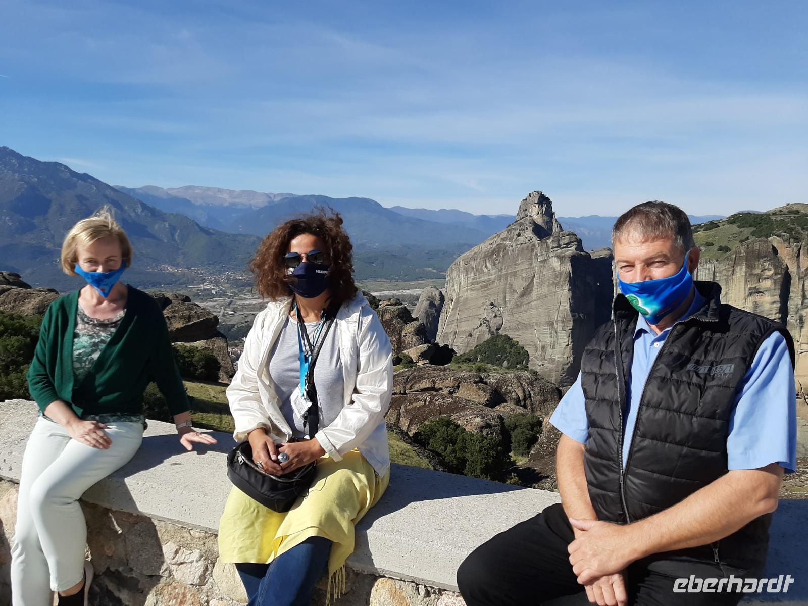 Meteora-Felsen - das Team mit Katrin, Anastasia und Jörg 