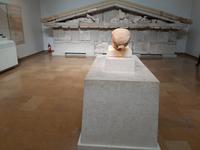 Olympia - Archäologisches Museum (Löwe aus Kalkstein und Schatzhaus von Megara)