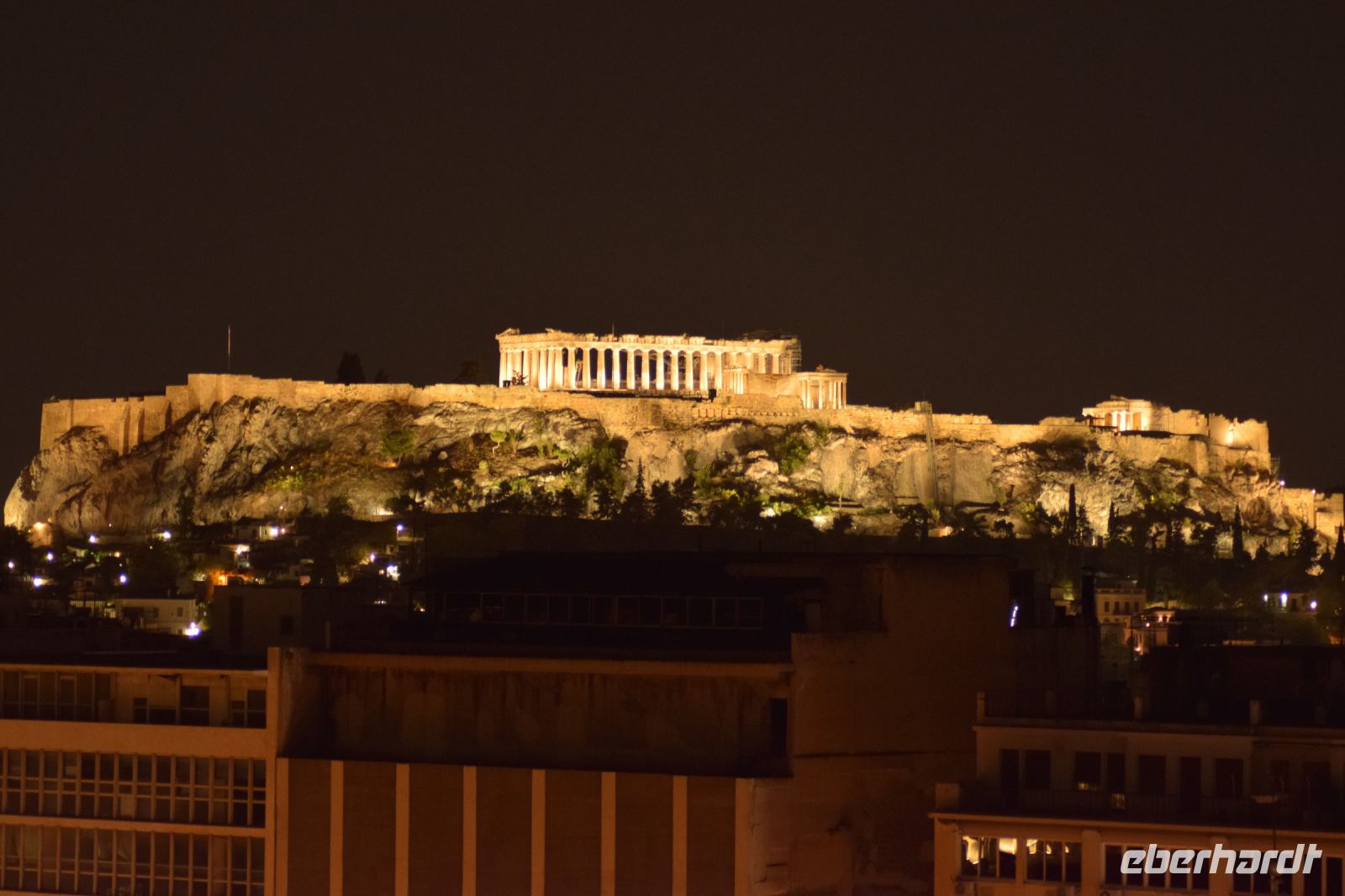 Akropolis in Athen bei Nacht