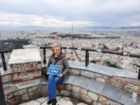 Stadtberg Lykabettus mit Blick auf Athen (Reisebegleiterin Katrin)