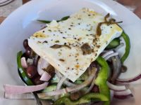 Mittagspause in der Lavrio - Griechischer Salat