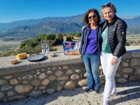 Meteora-Felsen - Reiseleiterinnen Anastasia und Katrin