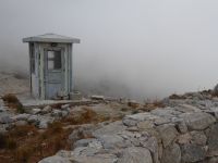 Das alte Thira noch in Wolken