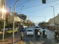 Leere Straßen am Morgen in Athen