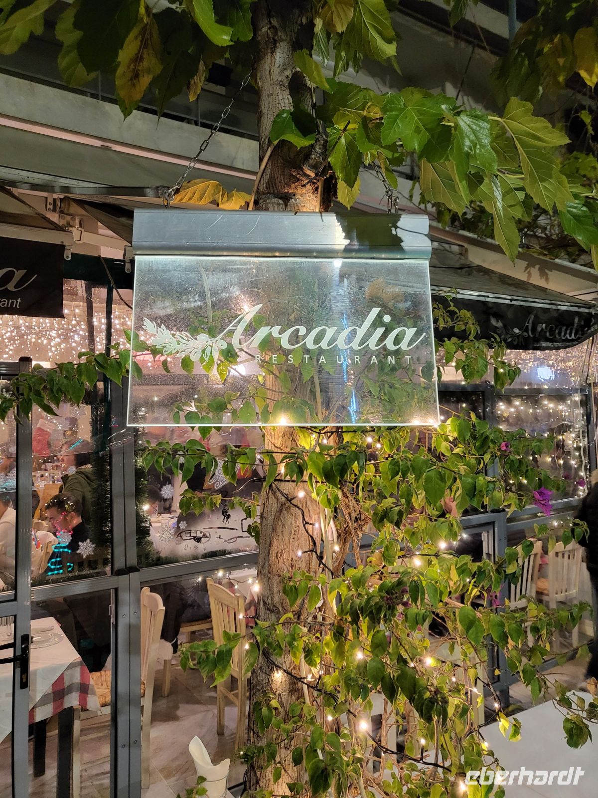 Taverne Arcadia, Eingang