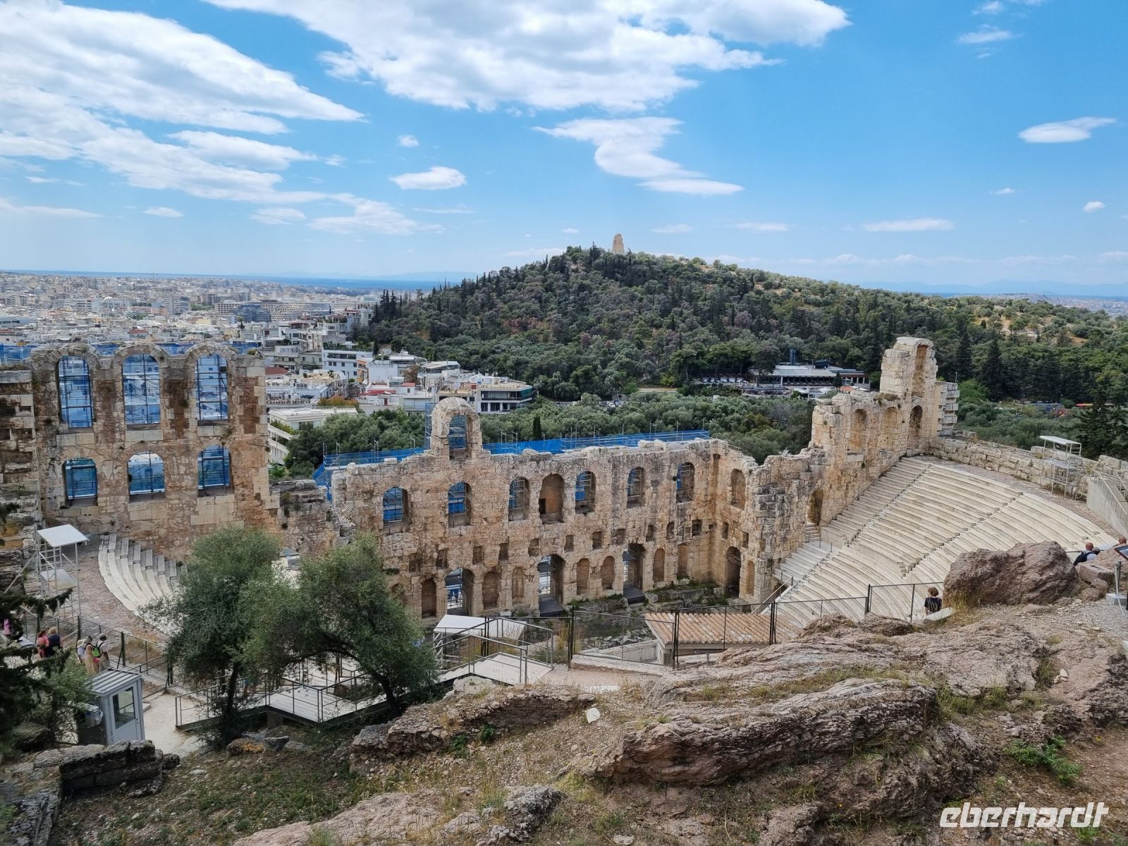 Athen - Odeon des Herodes Atticus am Fuße der Akropolis 