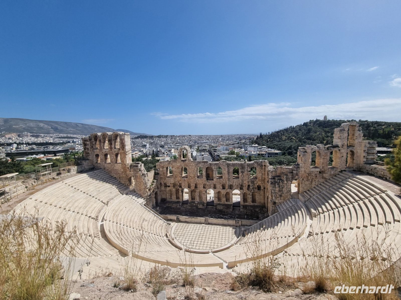 Athen - Odeon des Herodes Atticus am Fuße der Akropolis 
