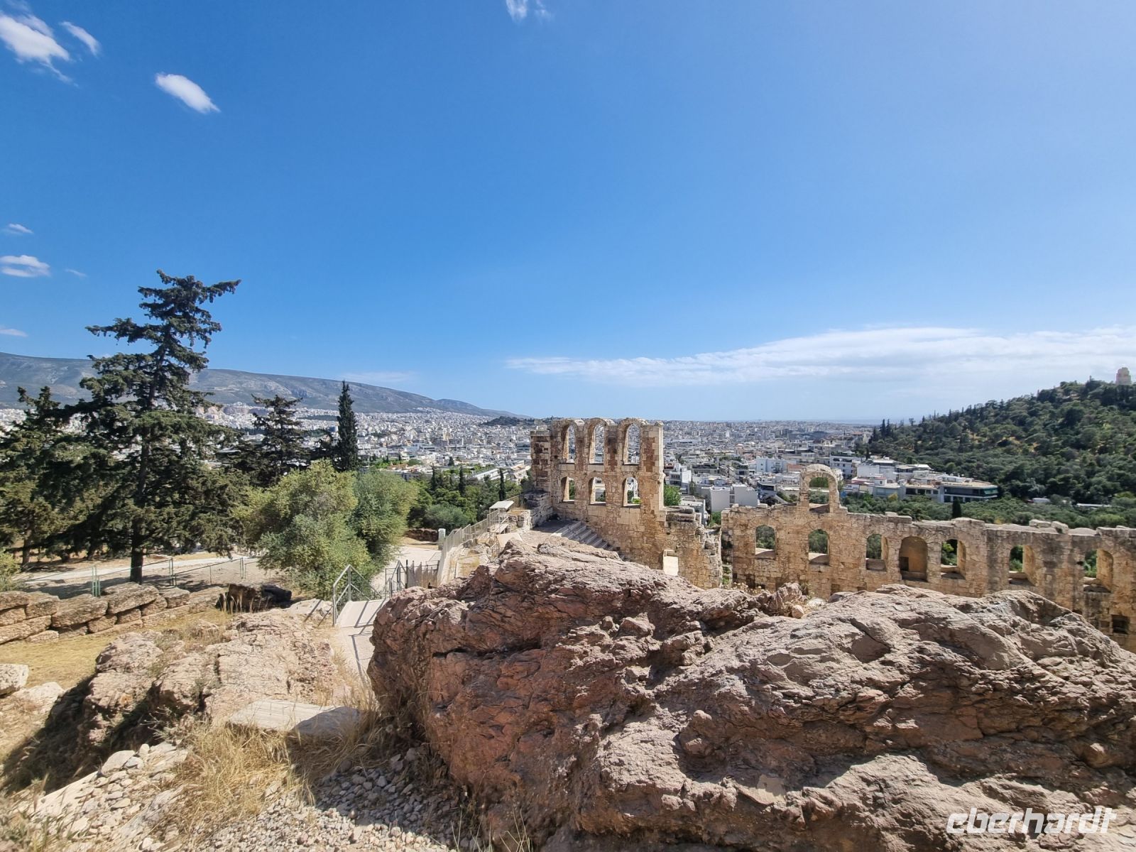 Athen - Odeon des Herodes Atticus am Fuße der Akropolis 