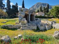 Alt-Korinth - Kalksteinwürfel des Glauke-Quellhauses