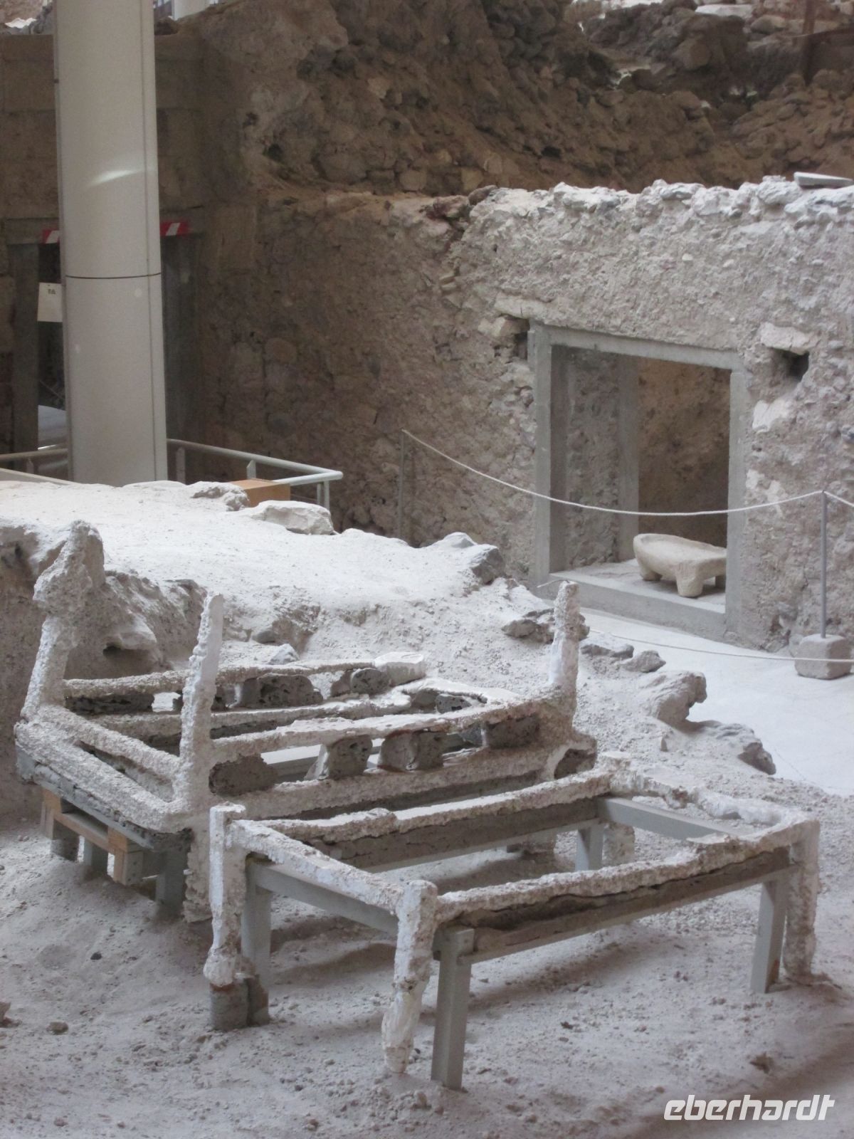 Akrotiri: Bettgestelle