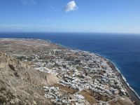 Blick von Alt-Thira auf Kamari und Flughafen