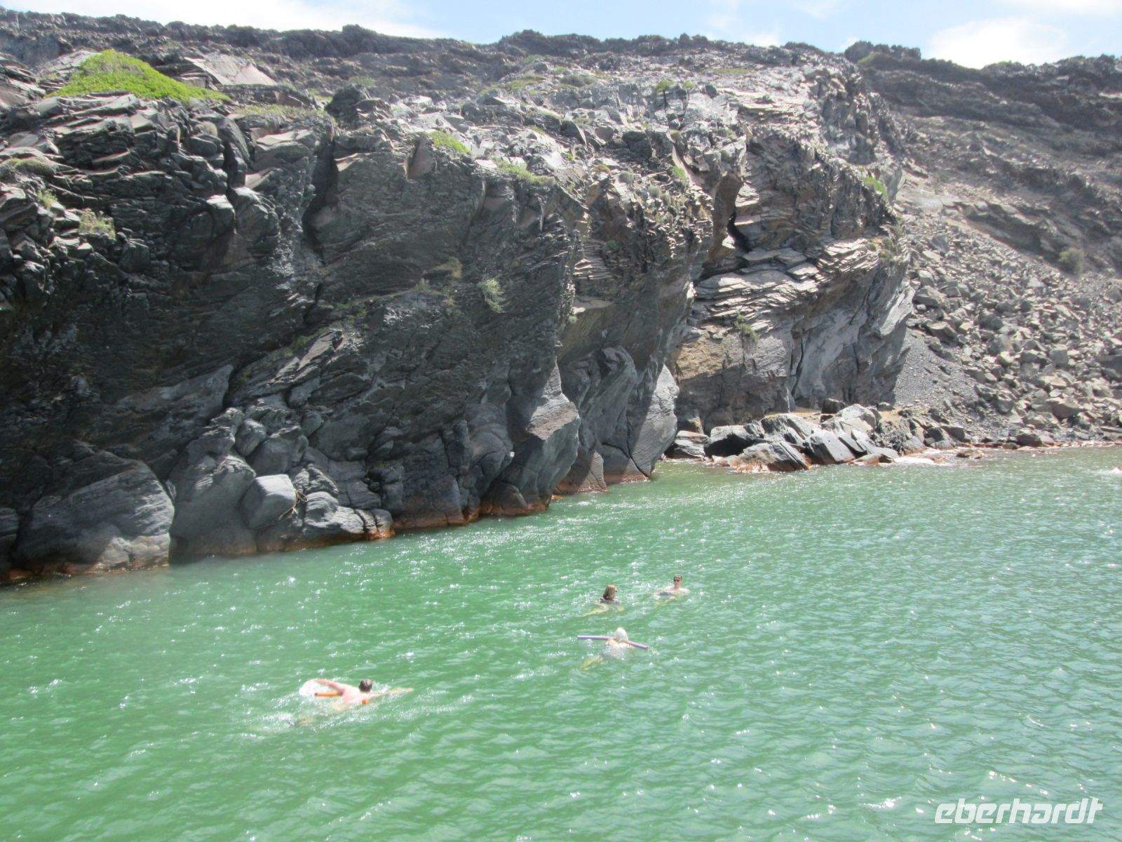 einige Mutige auf dem Weg zu den Schwefelquellen