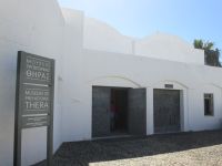 Haupteingang prähistorisches Museum Thira