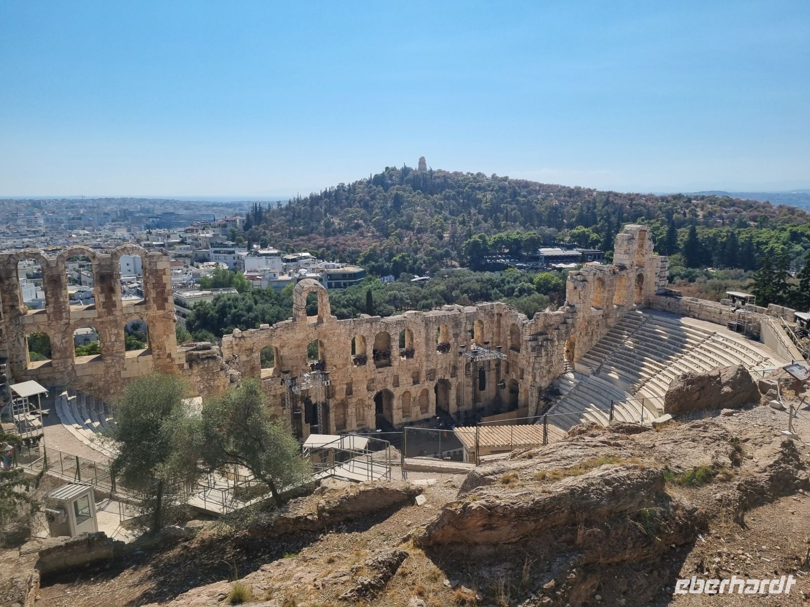 Athen - Odeon des Herodes Atticus am Fuße der Akropolis 