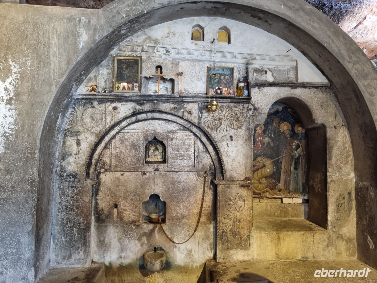 Kloster Mega Spileo - Brunnen in der Höhle 