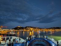 Abfahrt in Ancona mit Blick auf die Altstadtfront