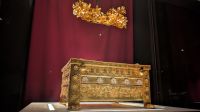 Museum der Königsgräber von Aigai - Goldtruhe und Goldkranz des Philipp II.