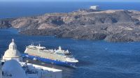 Santorin: Kreuzfahrschiff in der Caldera
