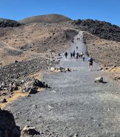 Aufstieg zum Kameni-Krater