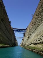 Im Kanal von Korinth