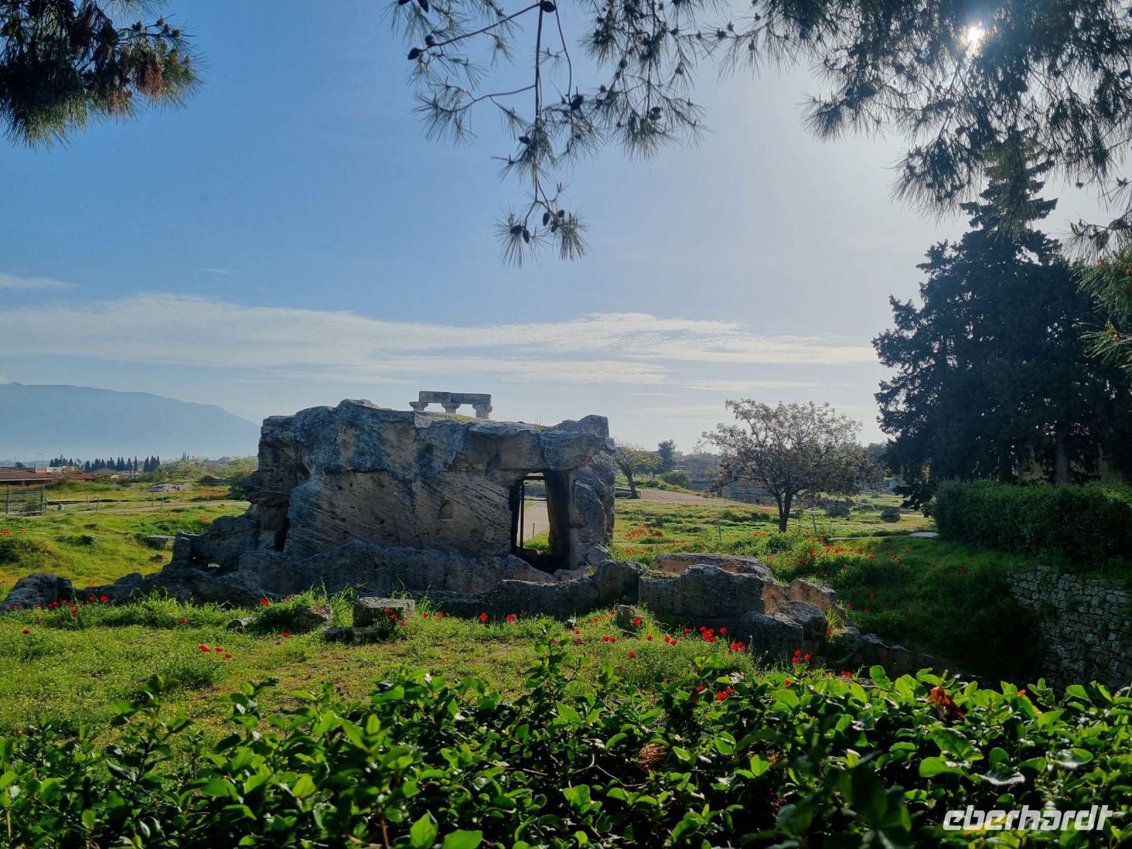 Alt-Korinth - Kalksteinwürfel des Glauke-Quellhauses