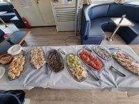 Schifffahrt durch den Kanal von Korinth - Meze-Häppchen