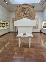 Olympia - Museum (Tönerner Scheibenakroter vom Heratempel)