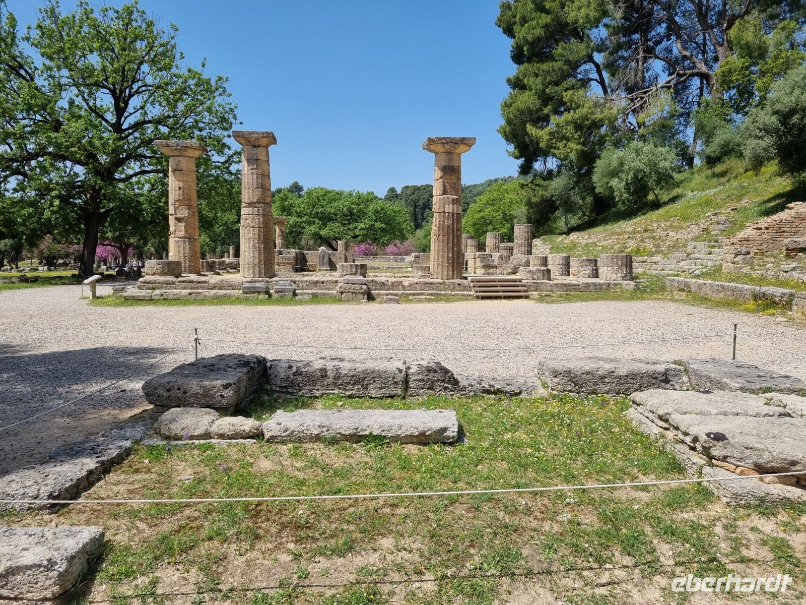 Olympia - Stelle der Entzündung des Olympischen Feuers vor den Ruinen des Hera-Tempels
