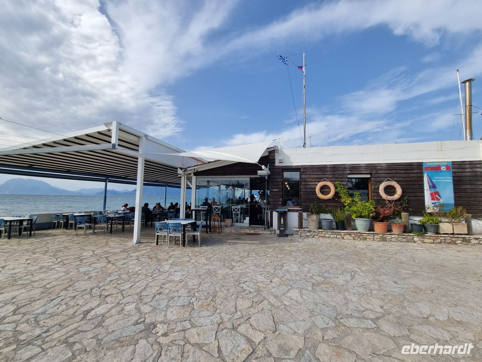 Abendessen in der Taverne des Segelclubs in Patras
