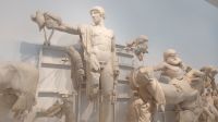Statuen Zeus Palast im Museum in Olympia, Peloponnes Foto: Anette Rietz