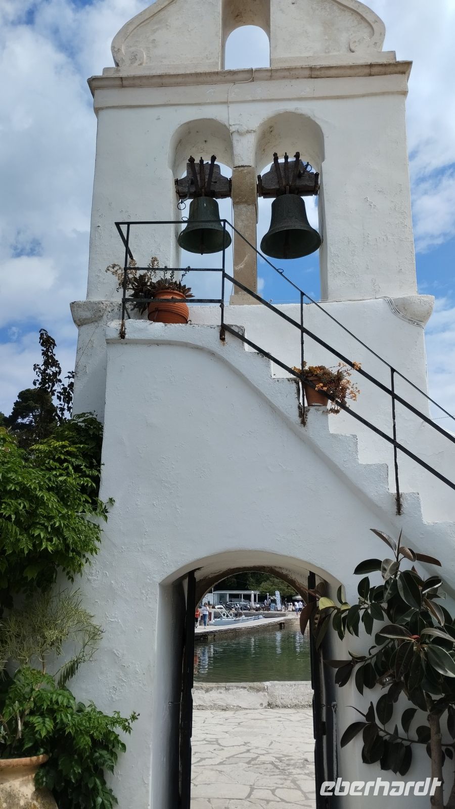 Der Eingang in die Kirche