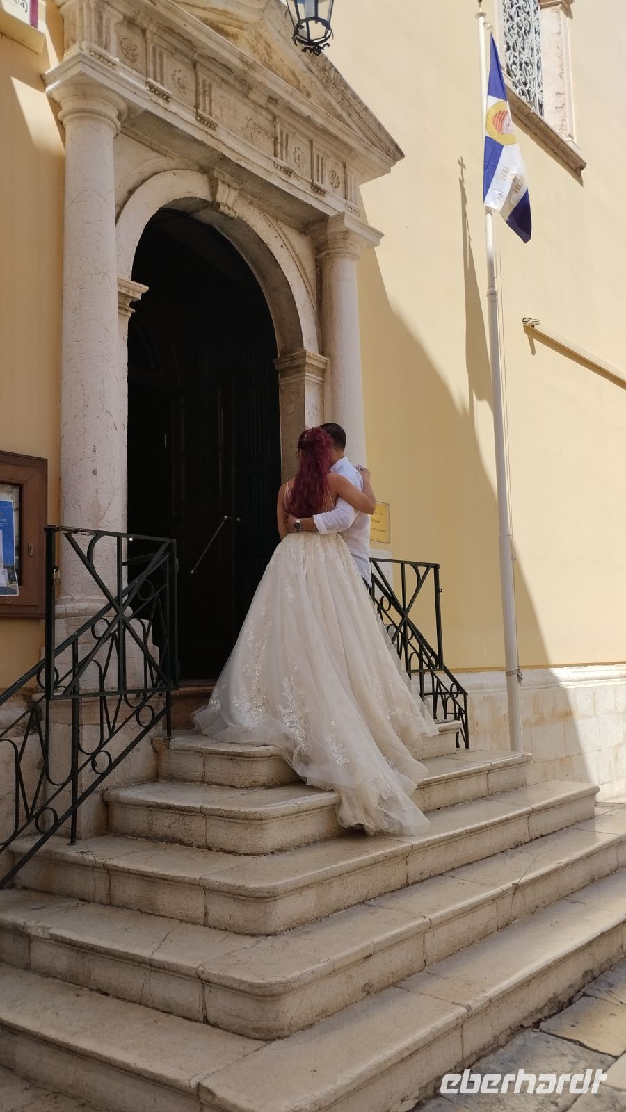 vor der Spiridon-Kathedrale