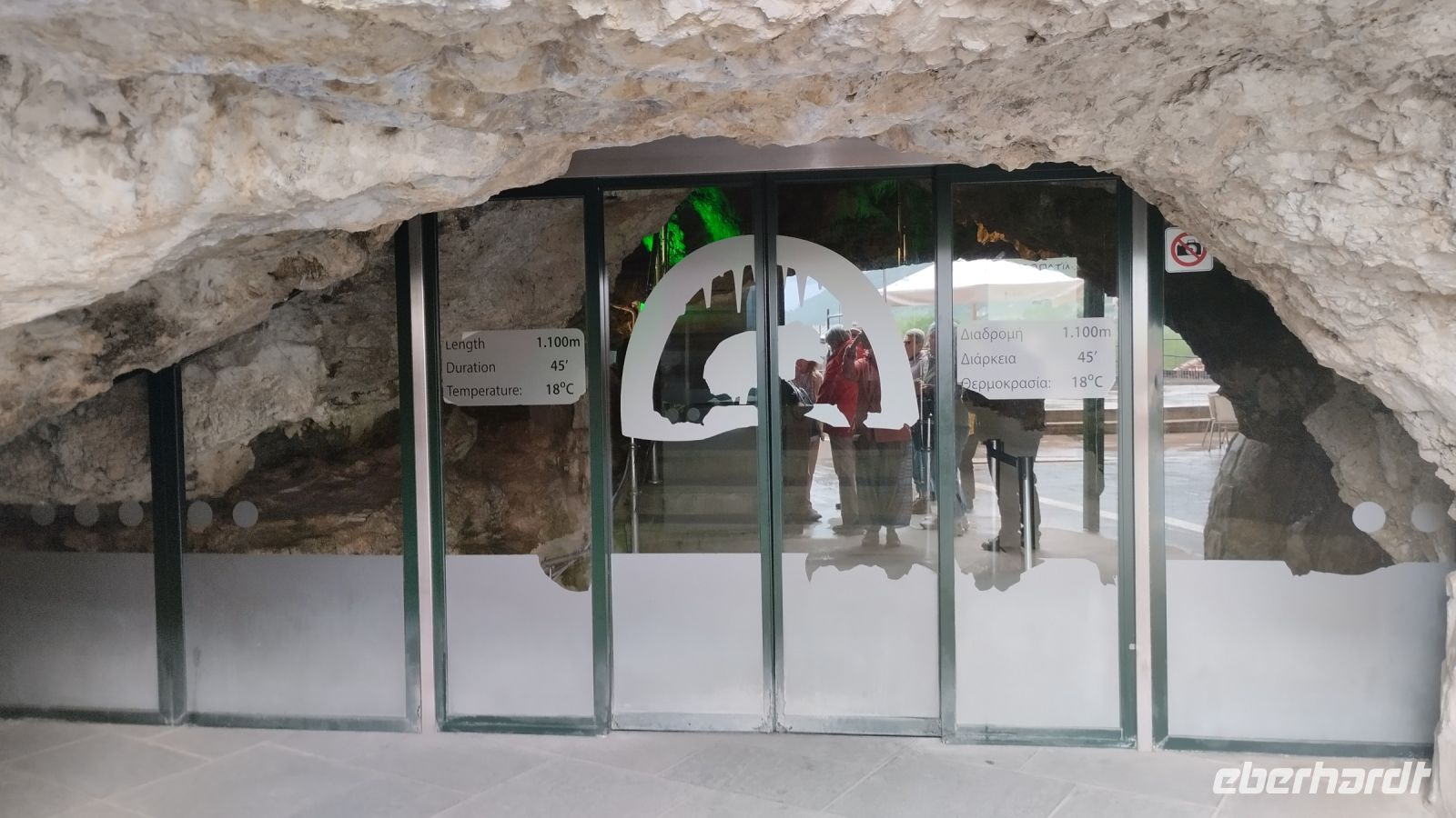 Der Eintritt in die Tropfsteinhöhle