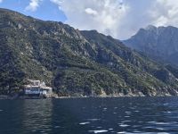 Schifffahrt zum Berg Athos... (Kloster Grigoriou mit Berg Athos) &ndash; &copy; Katrin Deutschbein (Eberhardt TRAVEL)