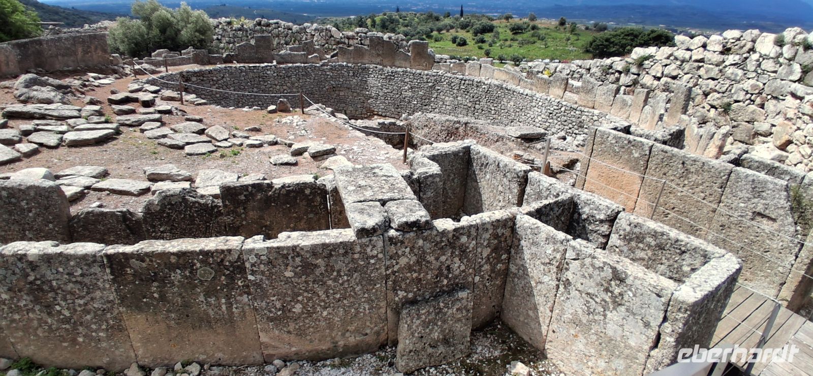 Grabstätten in Mykene &ndash; &copy;  (Eberhardt TRAVEL)