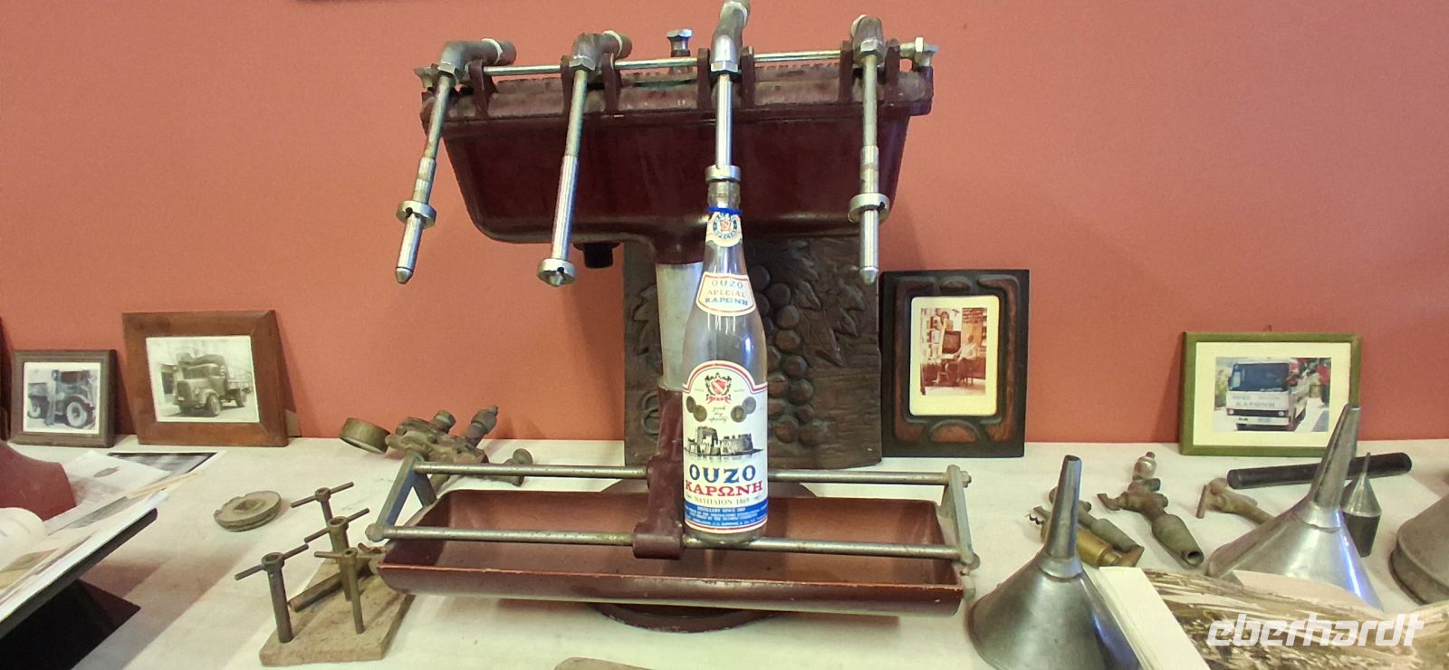 Ouzo Destillerie Karonis &ndash; &copy;  (Eberhardt TRAVEL)