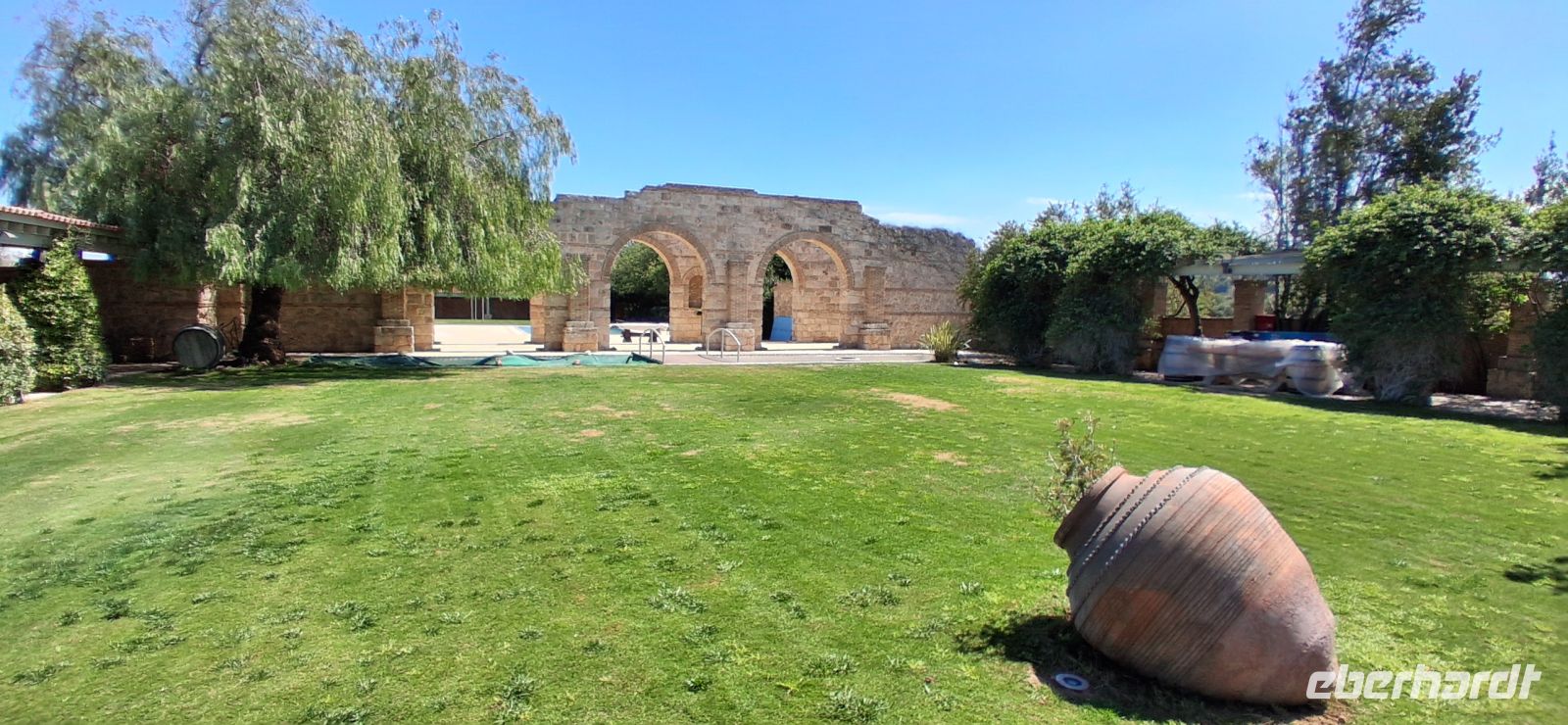 &copy;  (Eberhardt TRAVEL)