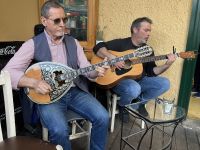 Griechenland, Athen, Abendessen in der Taverne Spila Mit Livemusik &ndash; &copy; Sabine C. Seifert (Eberhardt TRAVEL)