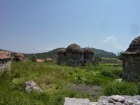 unzählige Familienkapellen rund um das Kloster