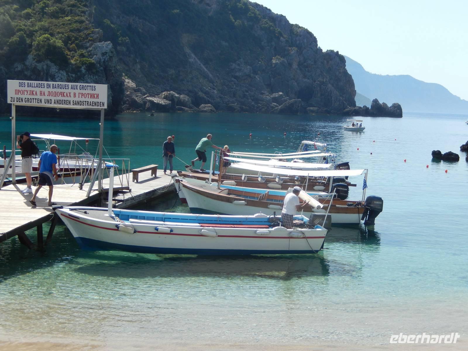 Kleine Bootstour um das Männerkloster Theotokou