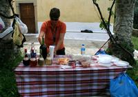 Picknick mit Wein von der Oma 