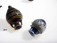 Pella Parfümflacons aus Glas. 1. H. 5. Jh. v. Chr.