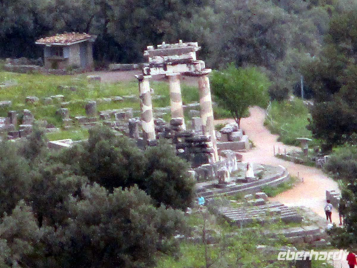 Tempel der Athena Pronaia bei Delphi