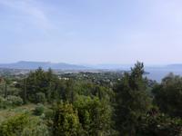 Korfu, Blick vom Achilleion auf Korfu Stadt und den Pantokrator