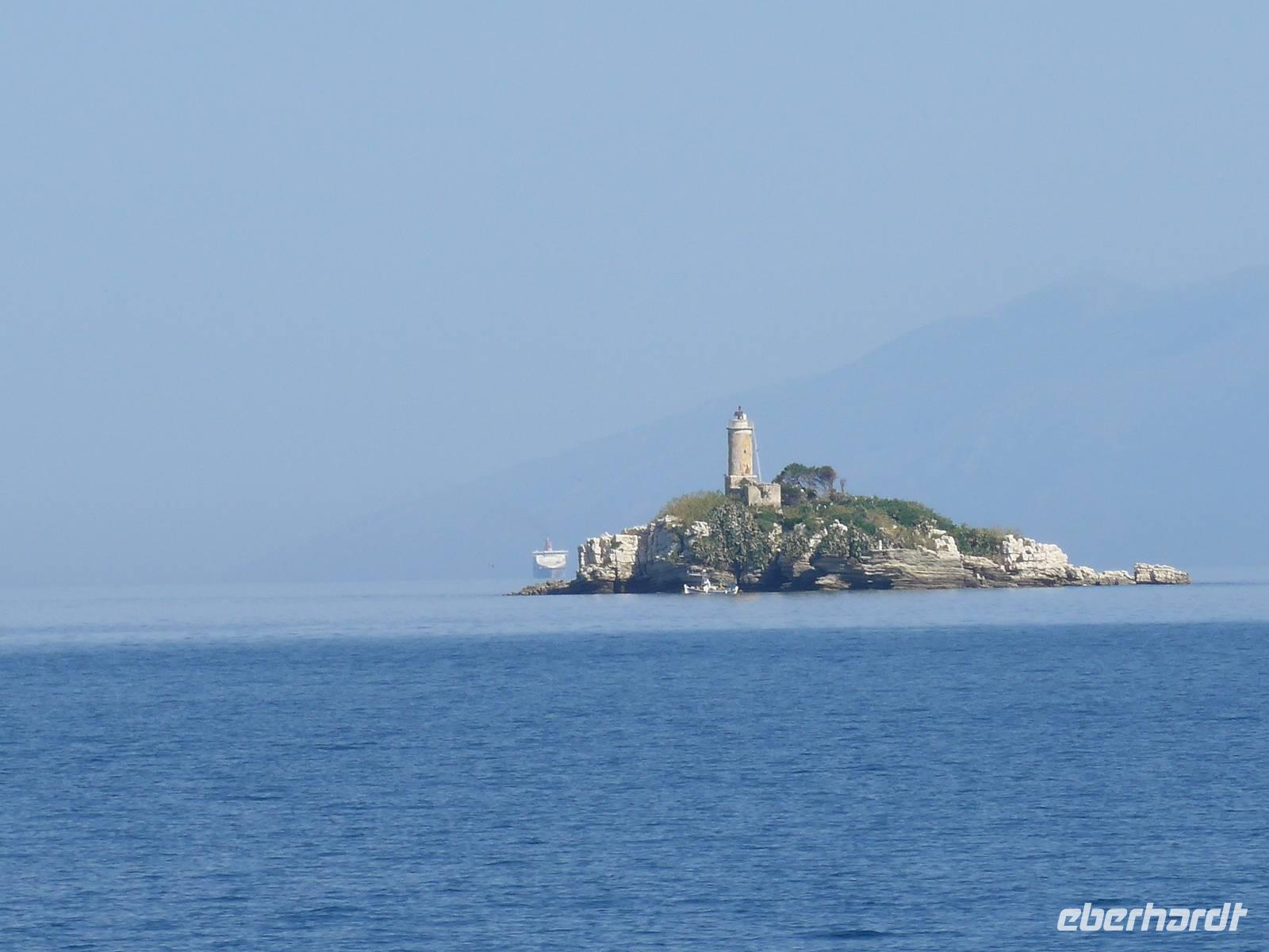 Korfu, Schiff nach Albanien, Inselchen und Fähre von Italien