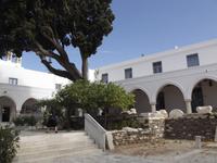 Kirche und Kloster Paragia Ekatontapiliani