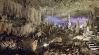 Schöne natürliche Skulpturen in der Höhle